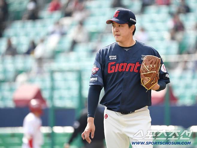 24일 인천 SSG랜더스필드에서 열린 KBO리그 시범경기 롯데와 SSG의 경기. 7회 마운드 올라 SSG 최정에게 투런 홈런 허용한 롯데 마무리 김원중. 인천=송정헌 기자songs@sportschosun.com/2026.03.24/