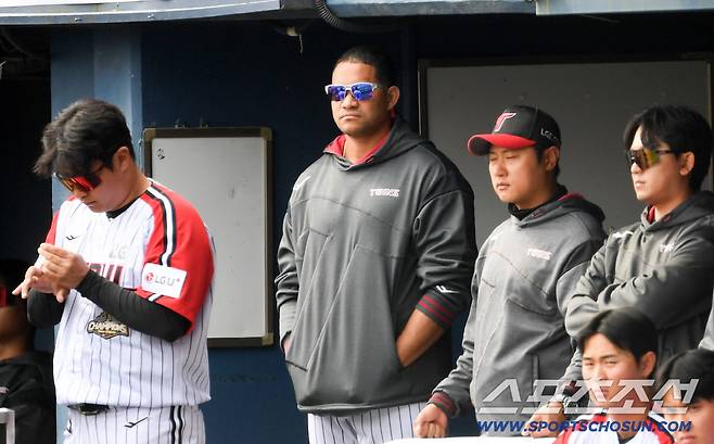 29일 잠실구장에서 열린 LG와 KT의 경기. LG 치리노스가 임찬규 피칭을 지켜보고 있다. 잠실=박재만 기자 pjm@sportschosun.com/2026.03.29/