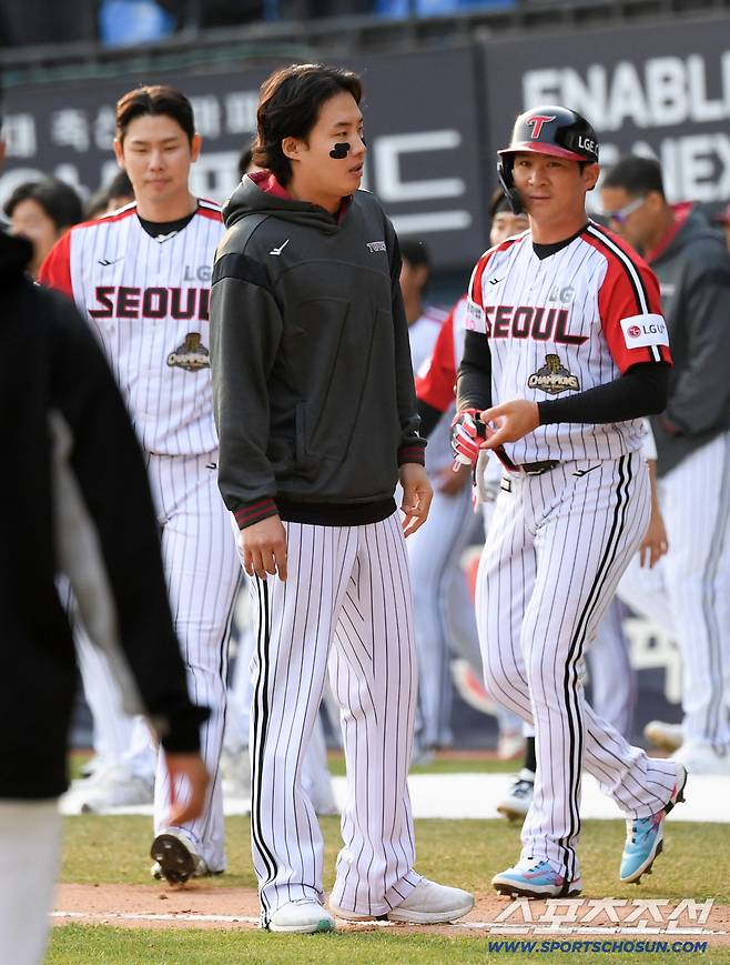 29일 잠실구장에서 열린 LG와 KT의 경기. 패한 LG 선수들이 아쉬워하고 있다. 잠실=박재만 기자 pjm@sportschosun.com/2026.03.29/