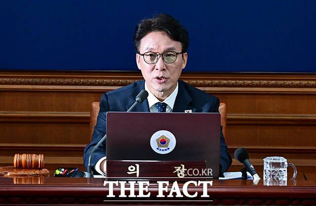 김민석 국무총리가 30일 오전 서울 종로구 정부서울청사에서 열린 임시 국무회의에 참석해 모두발언을 하고 있다. /임영무 기자