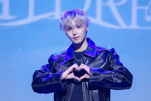 가수 장한음이 30일 오후 서울 강남구 성암아트홀에서 두 번째 EP 'DAYDREAM' 발매 기념 미디어 쇼케이스에 참석해 포즈를 취하고 있다./ES NATION