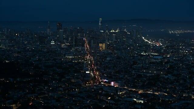 야경 촬영시 어두운 환경에서 셔터 속도를 확보하기 쉽다. (사진=지디넷코리아)