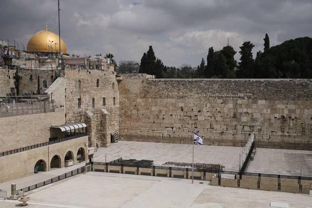 텅빈 예루살렘 통곡의 병 광장. AP=연합뉴스.