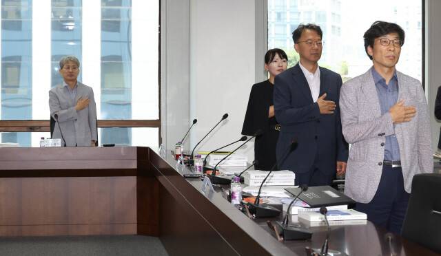 2023년 8월18일 오후 서울 중구 진실화해위 6층 대회의실에서 열린 전체위원회가 열리고 있다. 왼쪽부터 당시 김광동 위원장, 이옥남 상임위원, 차기환 위원, 송상교 사무처장. 백소아 기자 thanks@hani.co.kr