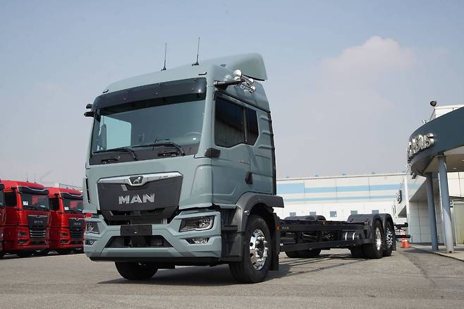 만트럭 '뉴 MAN TGM 6x2-4' / 출처=만트럭버스코리아