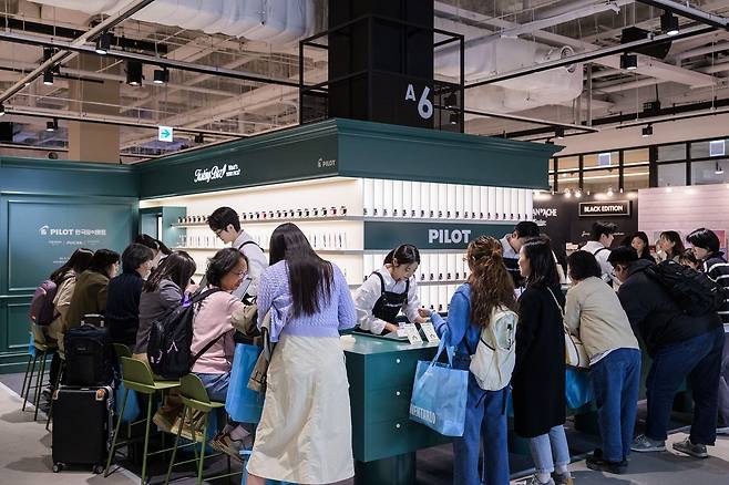 최근 한국파이롯트는 팝업 스토어 등 2030 소비자들을 직접 만날 수 있는 다양한 접점을 늘리는 데 힘쓰고 있다. 사진 한국파이롯트