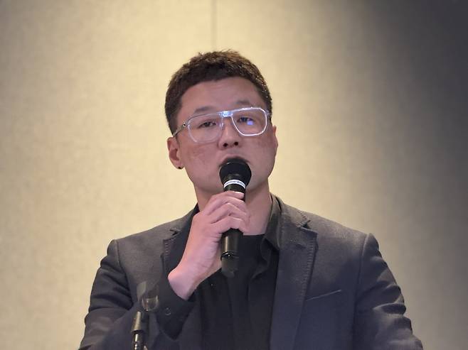 오세윤 전국민주노동조합총연맹(민주노총) 전국화학섬유식품산업노동조합(화섬식품노조) IT위원회 위원장이 24일 경기도 성남시 판교에서 진행된 '2026년 공동요구안 중간보고회'에 참석해 발언하고 있다. 사진=IT위원회 제공