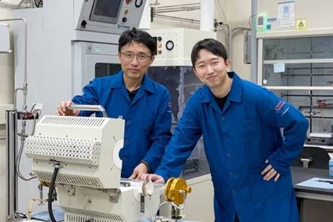 (왼쪽부터)한상우 교수, 백진욱 연구원. KAIST