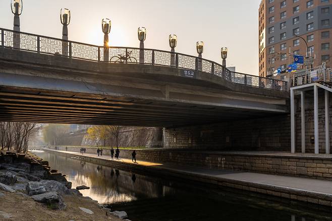 서울 종로구 청계천을 가로지르는 영도교./사진제공=서울관광재단