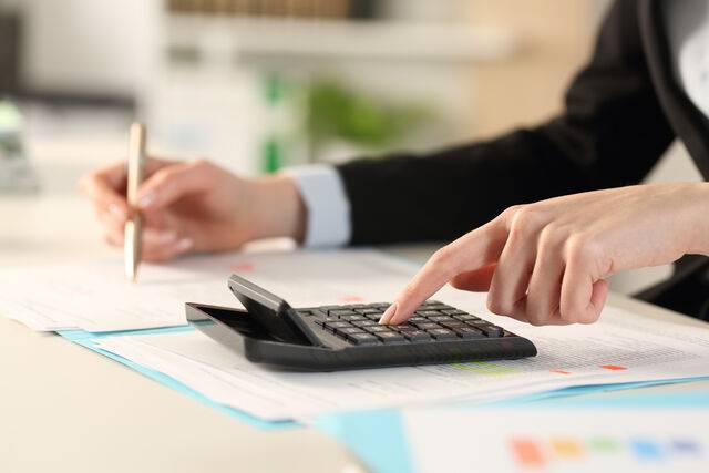 4월 급여명세서에는 건강보험료 연말정산 결과가 반영돼 지난해 소득 증감에 따라 추가 납부 또는 환급이 이뤄진다. 클립아트코리아