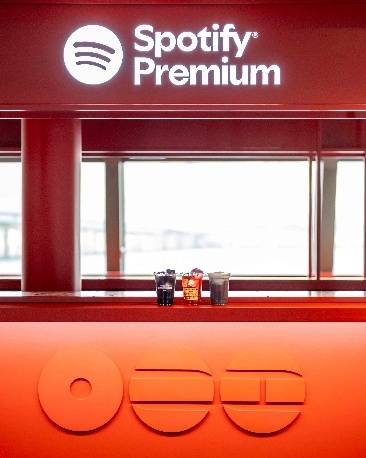 Spotify X BTS SWIMSIDE 크루즈 내부에 마련된 사운드 웨이브 바. 사진 제공=스포티파이