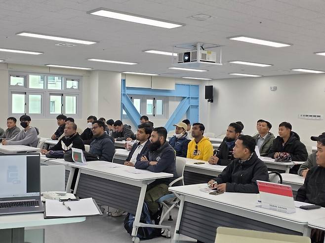 지난 29일 열린 약물의 올바른 사용법과 마약류 위험성을 알리기 위한 교육 현장 ⓒ거제시 제공