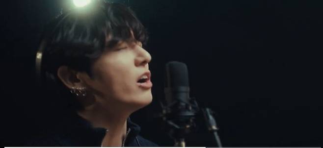 스윔 스튜디오 버전 사진 출처 넷플릭스 영상