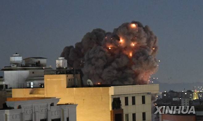 이란 테헤란에서 피어오르는 연기 [신화=연합뉴스 자료사진. 재판매 및 db 금지]