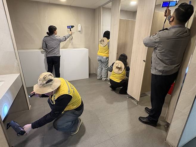 부산경찰청 '비추미 순찰대' [부산경찰청 제공. 재판매 및 DB 금지]