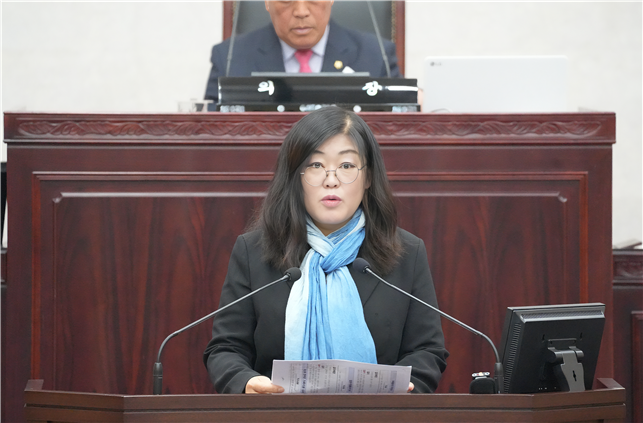 황윤희 안성시의원이 31일 시의회 본회의장에서 자유발언을 한다. 사진=안성시의회