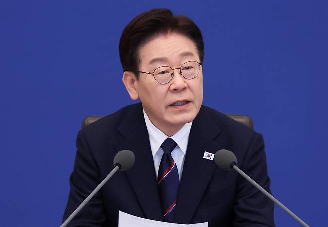 이재명 대통령이 31일 청와대에서 열린 국무회의에서 발언하고 있다. /연합뉴스