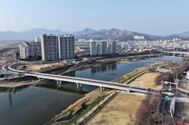 오는 4월 6일 개통을 앞둔 남천2교 전경. 밀양시 제공
