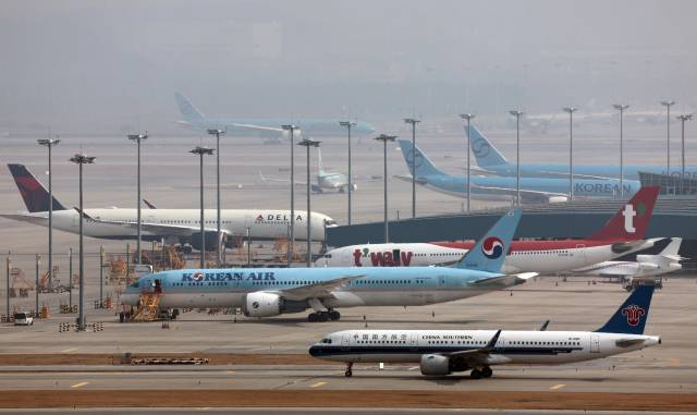 인천공항 전망대에서 바라본 인천국제공항 계류장 모습. 연합뉴스