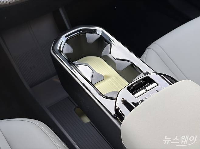 볼보 EX30 CC 윈도우 스위치. 사진=권지용 기자