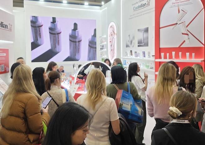 '코스모프로프 볼로냐 2026'에 차려진 '센텔리안24' 단독 부스. [사진=동국제약]