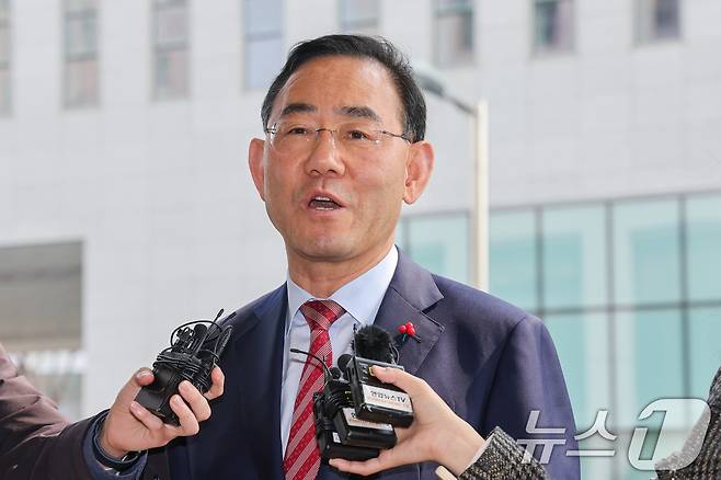 주호영 국민의힘 의원이 27일 오후 서울 양천구 남부지방법원에서 열린 6·3 지방선거 대구시장 후보 공천배제 결정 효력정지 가처분 심문기일에 출석하며 취재진 질문에 답하고 있다. 2026.3.27 ⓒ 뉴스1 안은나 기자