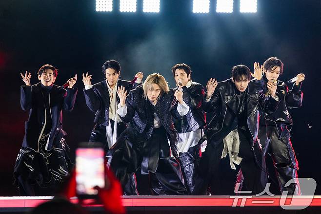 방탄소년단(BTS)이 21일 서울 광화문광장에서 'BTS 컴백 라이브: 아리랑' 발매 기념 컴백 공연을 하고 있다. (빅히트 뮤직·넷플릭스 제공. 재판매 및 DB 금지) 2026.3.22 ⓒ 뉴스1