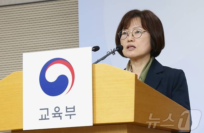 김문희 한국교육과정평가원장이 31일 세종시 정부세종청사에서 2027학년도 대학수학능력시험 출제 방향, 시험관리 등 시행기본계획을 발표하고 있다. 2026.3.31 ⓒ 뉴스1 김기남 기자