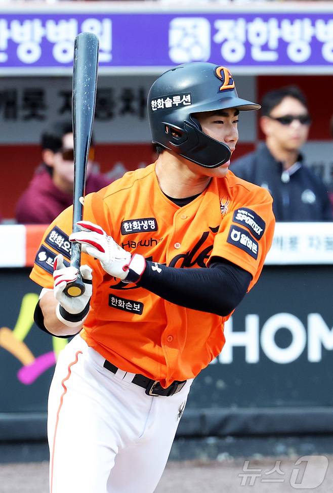 29일 대전 한화생명볼파크에서 열린 2026 신한 SOL KBO리그 키움 히어로즈와 한화 이글스의 경기에서 한화 오재원이 타격하고 있다. 2026.3.29 ⓒ 뉴스1 김기남 기자