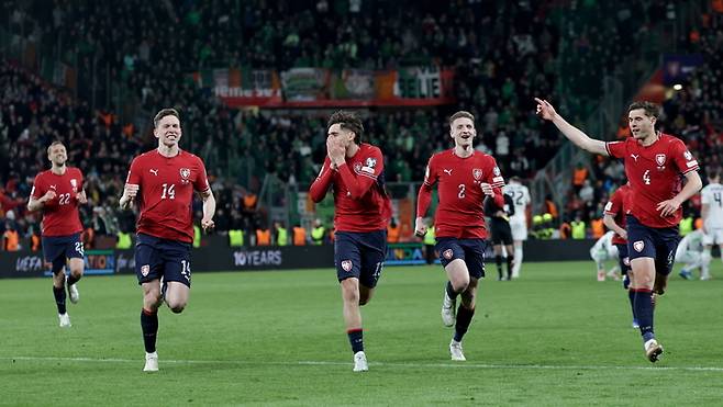 플레이오프 준결승 아일랜드전ㅅ저 승리한 뒤 기뻐하는 체코 선수들. EPA연합뉴스