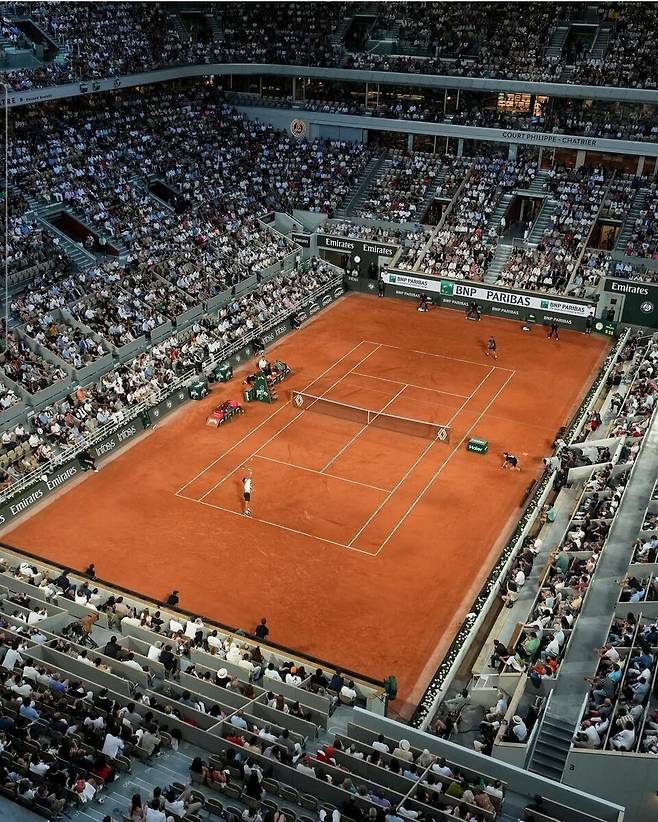 롤랑가로스의 센터코트. 출처 롤랑가로스