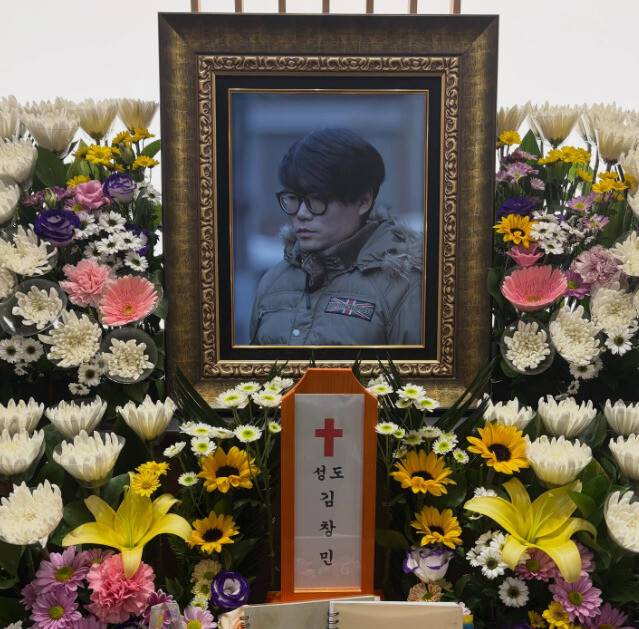 고 김창민 영화감독의 영정 사진이 빈소에 놓여 있는 모습. 김창민 감독 페이스북 갈무리