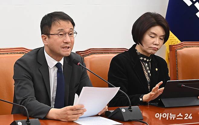 한병도 더불어민주당 원내대표가 10일 서울 여의도 국회에서 열린 원내대책회의에서 발언하고 있다. [사진=곽영래 기자]