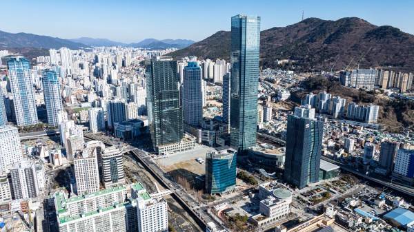 한국주택도시보증공사(HUG)가 있는 부산 남구 문현동 부산국제금융센터 전경.국제신문DB