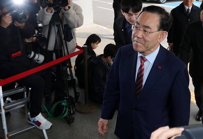 주호영 국회부의장이 27일 서울 양천구 서울남부지방법원에서 자신을 6·3 지방선거 공천에서 배제한 국민의힘 공천관리위원회 결정 효력을 정지해 달라며 낸 가처분 신청 심문에 출석하고 있다. 연합뉴스