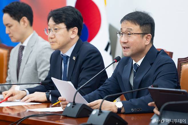 (서울=뉴스1) 유승관 기자 = 한병도 더불어민주당 원내대표가 31일 서울 여의도 국회에서 열린 원내대책회의에서 모두 발언을 하고 있다. 2026.3.31/뉴스1  Copyright (C) 뉴스1. All rights reserved. 무단 전재 및 재배포,  AI학습 이용 금지. /사진=(서울=뉴스1) 유승관 기자