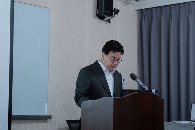 백종원 더본코리아 대표가 31일 오전 서울 서초구 본사에서 열린 주주총회에서 인사말을 하는 모습./사진제공=더본코리아