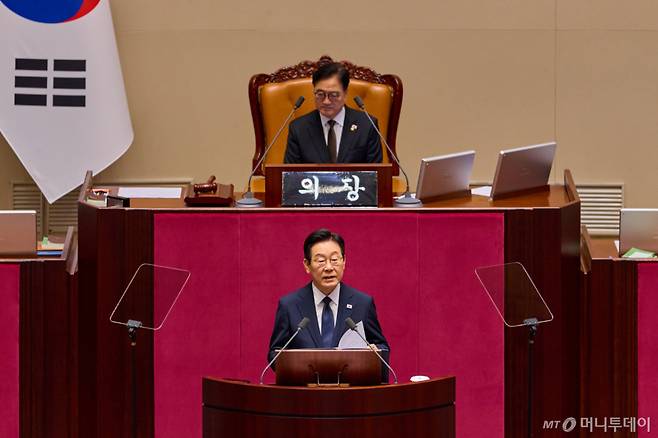 (서울=뉴스1) 이재명 기자 = 이재명 대통령이 4일 서울 여의도 국회 본회의장에서 2026년도 예산안 및 기금운용계획안에 대한 시정연설을 하고 있다. (대통령실 제공. 재판매 및 DB 금지)  2025.11.4/뉴스1  Copyright (C) 뉴스1. All rights reserved. 무단 전재 및 재배포,  AI학습 이용 금지. /사진=(서울=뉴스1) 이재명 기자