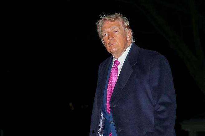 도널드 트럼프 미국 대통령이 29일(현지시간) 백악관으로 복귀했다.  [AFP]