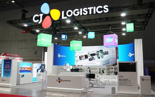 31일부터 내달 3일까지 경기 고양시 일산 킨텍스 제2전시장에서 열리는 제16회 국제물류산업대전에 참가한 CJ대한통운의 전시 부스 모습 [CJ대한통운 제공]