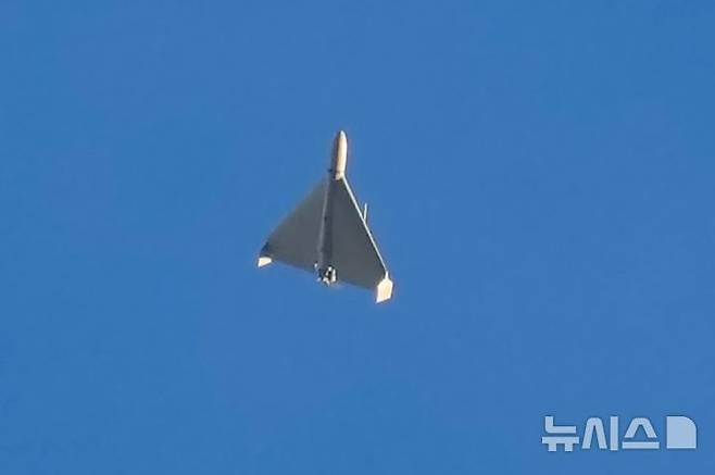 [AP/뉴시스] 사우디아라비아 공군기지에서 27일(현지 시간) 파괴된 미군의 공중조기경보통제기(AWACS) E-3 센트리를 공습한 건 샤헤드 드론이라고 이란 매체가 30일 보도했다. 사진은 이란제 샤헤드 드론. 2026.03.31.