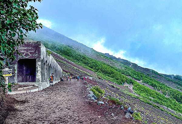 탐방로 대피시설. 지진이나 산사태, 낙석이 발생했을 때 대피하는 시설.