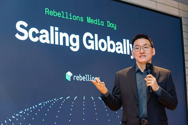 박성현 리벨리온 대표가 지난해 12월 16일 경기 성남시 리벨리온 본사에서 열린 기자간담회에서 발표하고 있다. 사진 제공=리벨리온