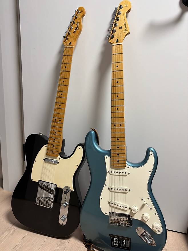 A씨가 중고거래로 구매한 기타 두 대. A씨 제공