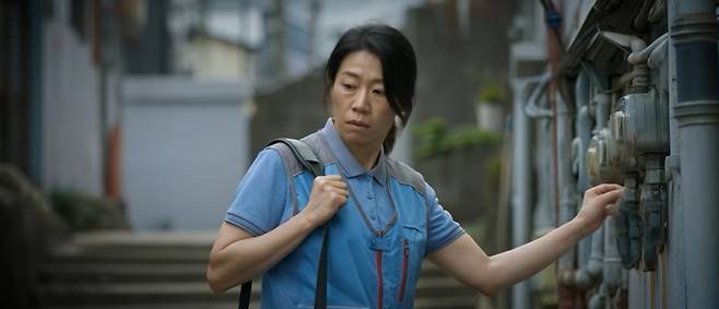 AI로 구현한 배우 염혜란이 주인공으로 등장한 영화 ‘검침원’ 티저 영상 캡처