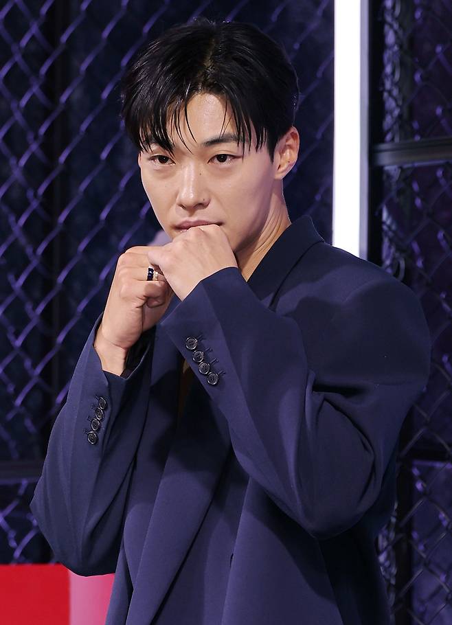 배우 우도환이 31일 서울 중구 앰배서더서울풀만호텔에서 열린 넷플릭스 시리즈 ‘사냥개들’ 시즌2 제작발표회에 참석, 포즈를 취하고 있다. 연합뉴스