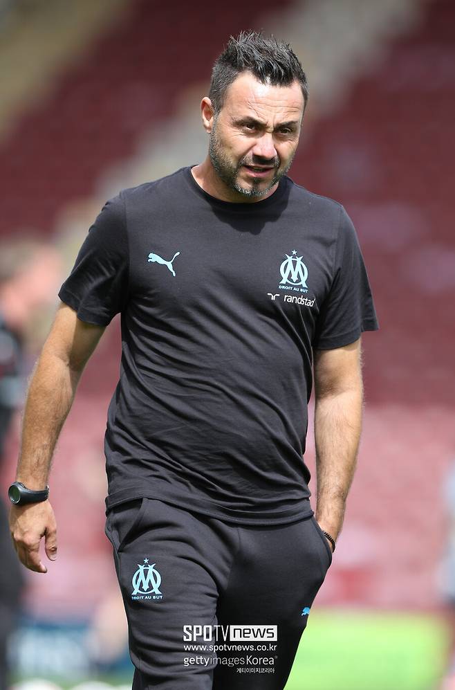 ▲ 생존의 기로에 선 토트넘이 팬들이 반대하는 도박수로 반전을 이끌어낼 수 있을지 관심이다. 데 제르비 감독이 다시 프리미어리그로 돌아오는 가운데 토트넘을 잔류시킬지 관건이다.