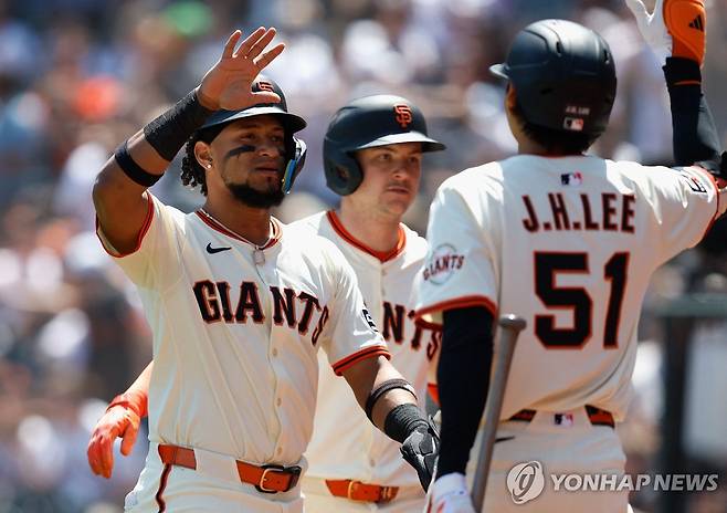 루이스 마토스(왼쪽)와 이정후(오른쪽) [게티이미지/AFP=연합뉴스]