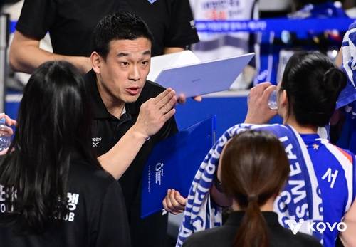 선수들에게 작전 지시하는 여오현 IBK기업은행 감독대행 [한국배구연맹 제공. 재판매 및 DB 금지]