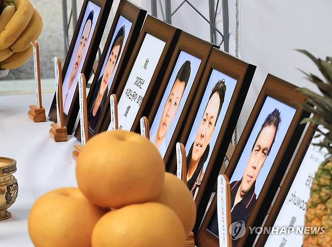 노동청 앞에서 열린 베트남 청년노동자 49재 [연합뉴스 자료사진]